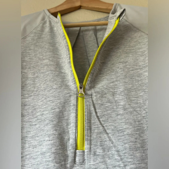 LULULEMON Clip In Long Sleeve - Picture 7 of 9